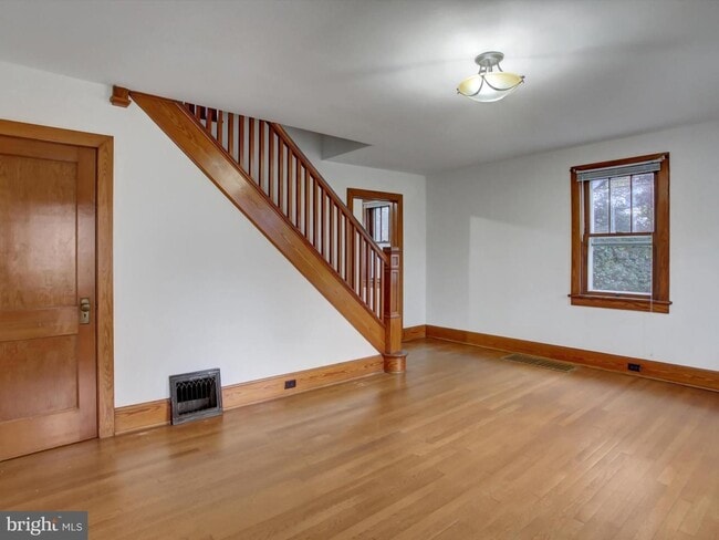 Building Photo - 557 N Franklin St