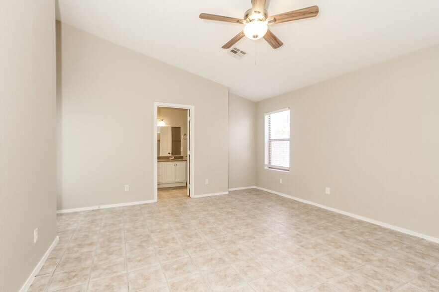 Building Photo - 306 N Wildrose