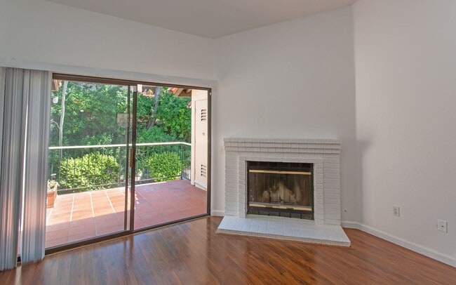 Building Photo - The Villas of Calavera Hills upstairs 2 Bd...
