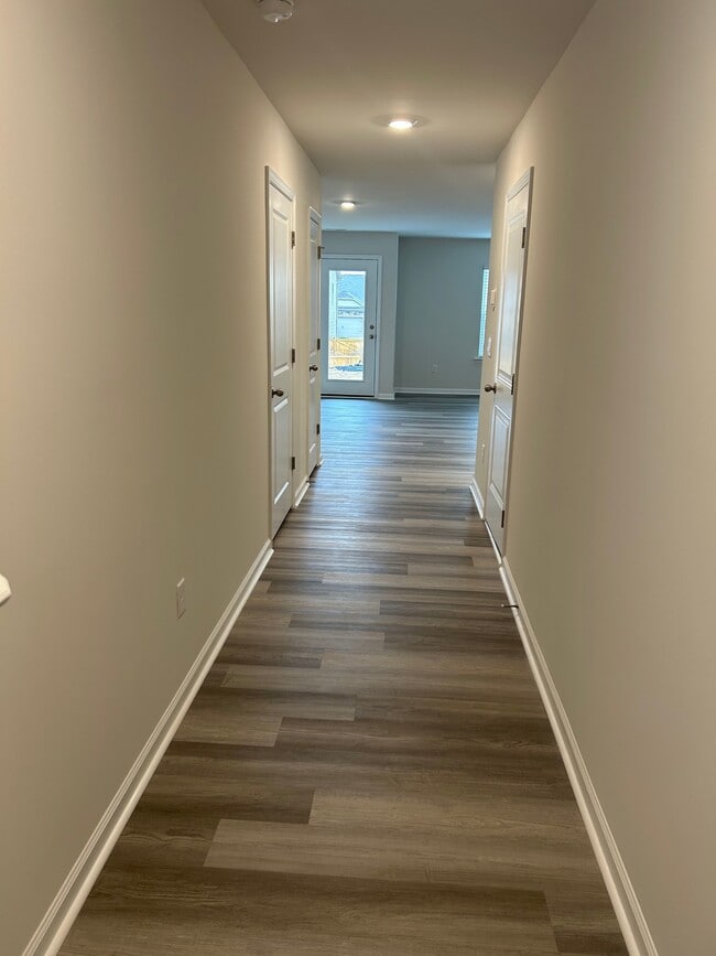 Building Photo - 810 Embark Cir