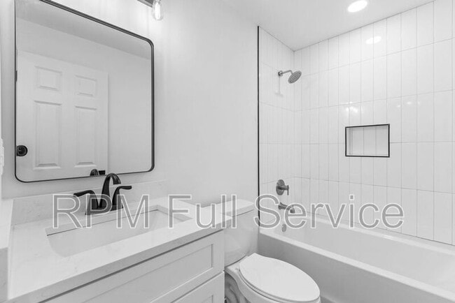 Building Photo - 1405 14th Ave N