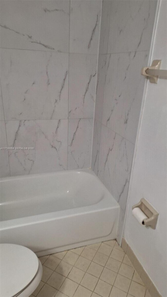 Building Photo - 117 Lake Emerald Dr