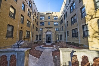 Building Photo - 1734 E 72nd