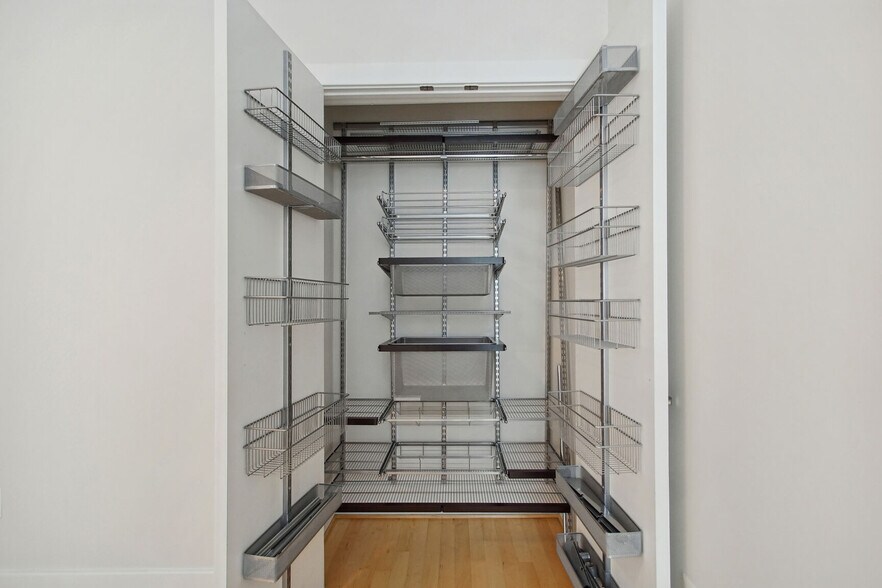 Building Photo - 2117 10th St NW