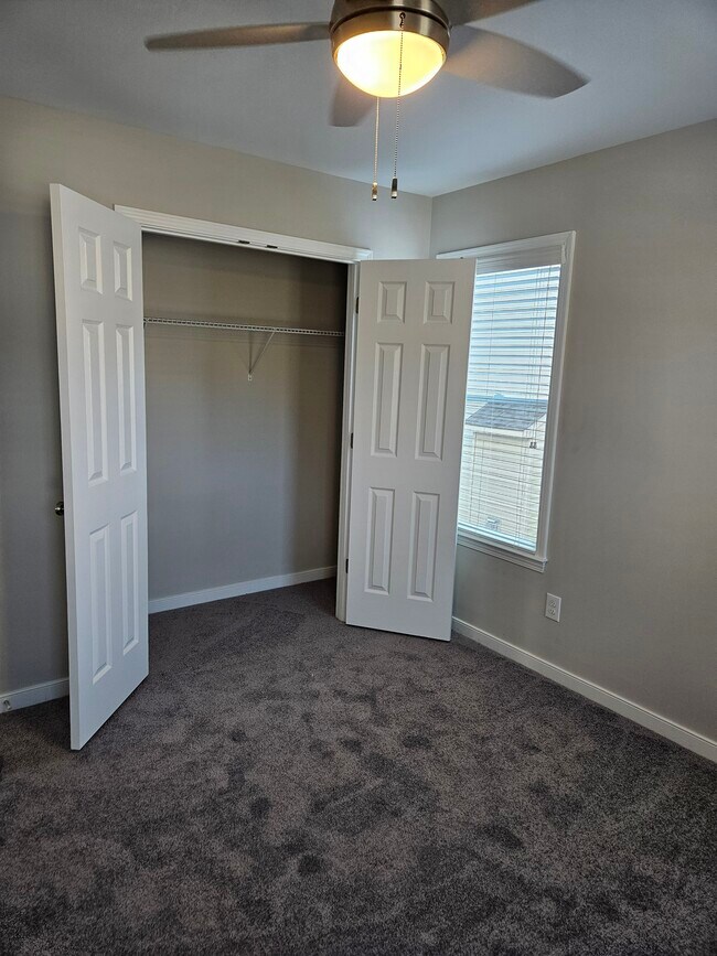 Building Photo - 919 Middle Ground Ave