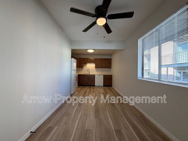 Building Photo - 922 A