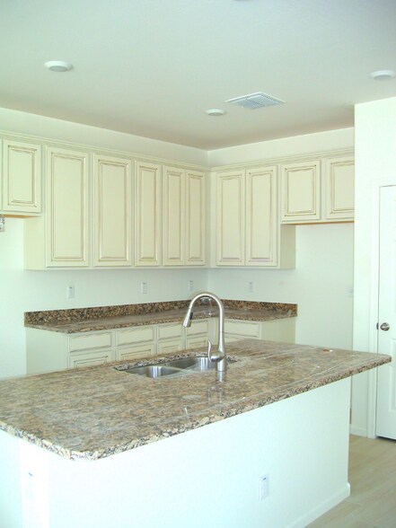 Building Photo - 1726 W Lacewood Pl