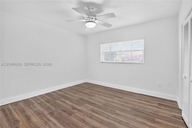 Building Photo - 14121 SW 97th Ave