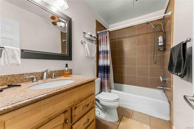 Building Photo - Resort-Style Living in Signal Hill - 2 Bed/2 Bath Condo for Lease