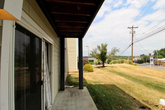 Building Photo - 1330 Hunters Rd