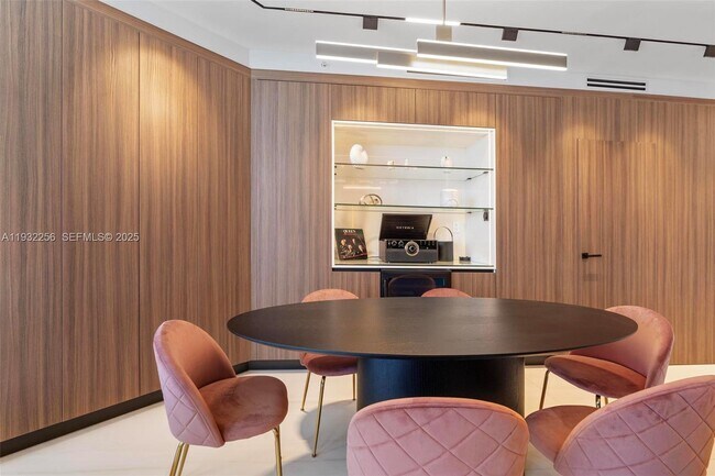 Building Photo - 16711 Collins Ave