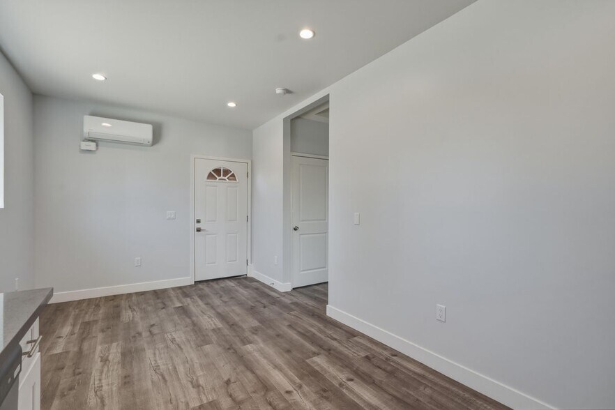 Building Photo - 19833 Blythe