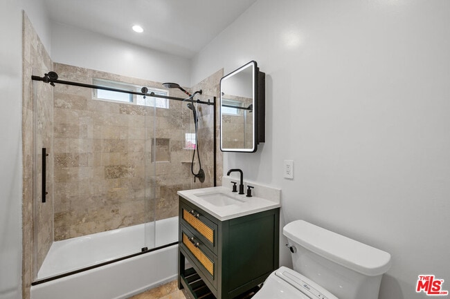 Building Photo - 839 Westmount Dr