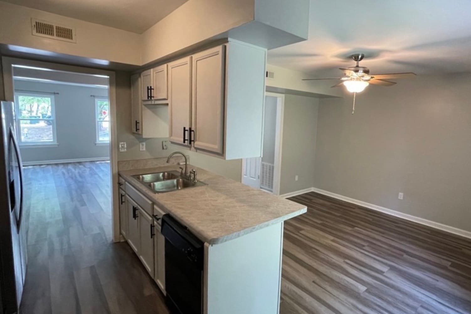 Building Photo - 911 Grayfox Cir