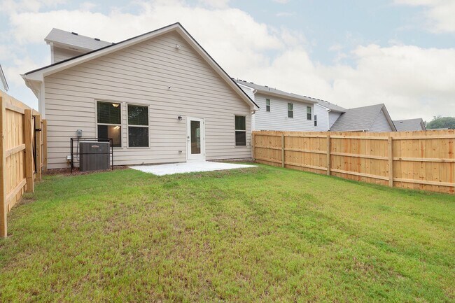 Building Photo - Gorgeous 4/3 w/ 2-Car Garage in New Hawthorne Station Subdivision in College Park!