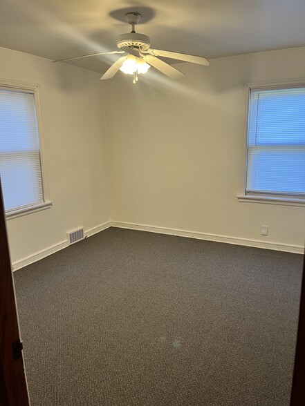 Primary Photo - 2831 W Capitol Dr