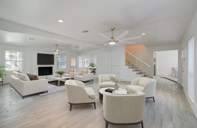 Building Photo - 590 River Plantation Dr