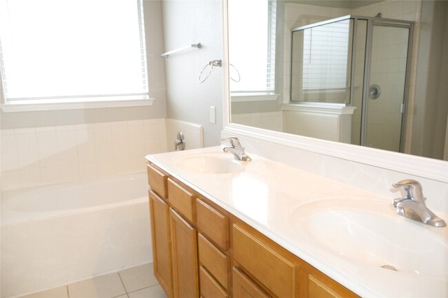 Building Photo - 14434 Long Meadow Dr