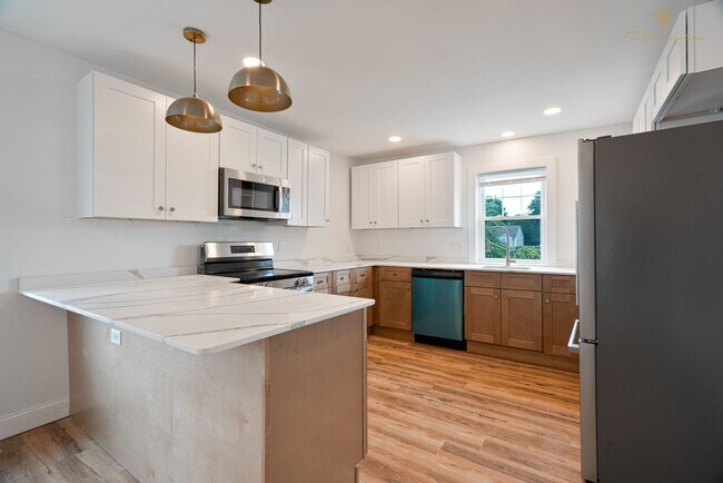 Building Photo - Beautifully Updated Two Bedroom Townhouse!