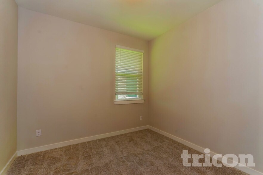 Building Photo - 2532 Dulaney Dr