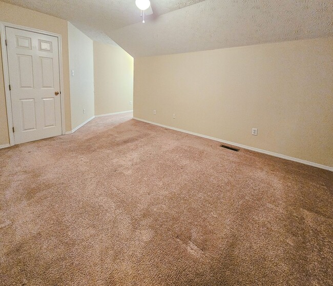 Building Photo - Knoxville 37934 - 3 bed 2.5 bath Condo - Contact Ryan Fogarty 865-333-4840