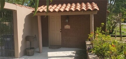 Building Photo - 2650 Lakeview Dr