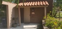 Building Photo - 2650 Lakeview Dr