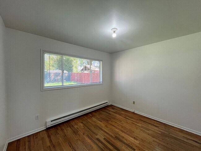 Building Photo - 6727 SE Reedway St