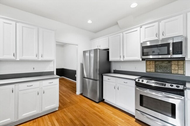 Building Photo - Amenity filled and Gated Community