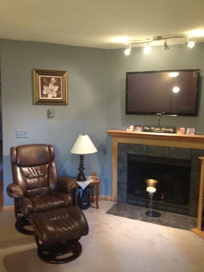 Building Photo - Beautiful Townhome Style Condo Harbour Pointe / Mukilteo
