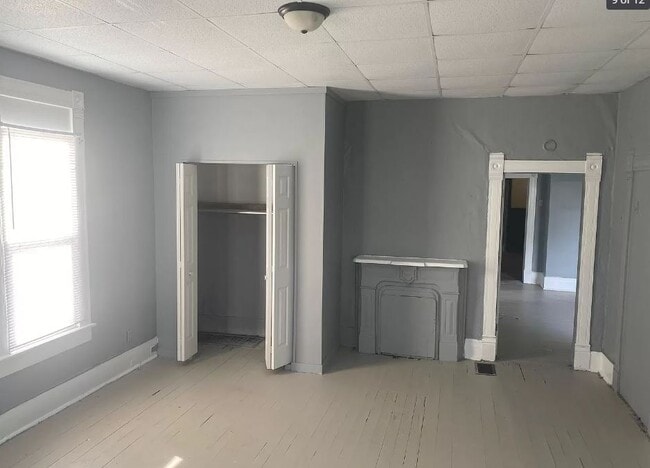 Primary Photo - 629 E Broadway St