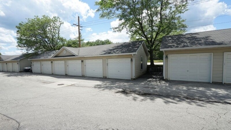Building Photo - 3317 Stratford Ct