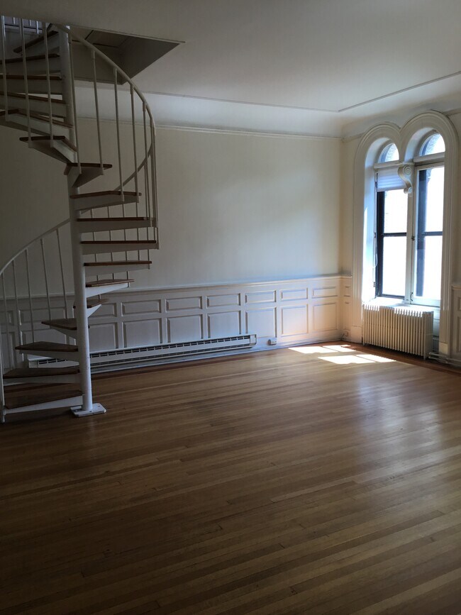 Building Photo - 385 State St