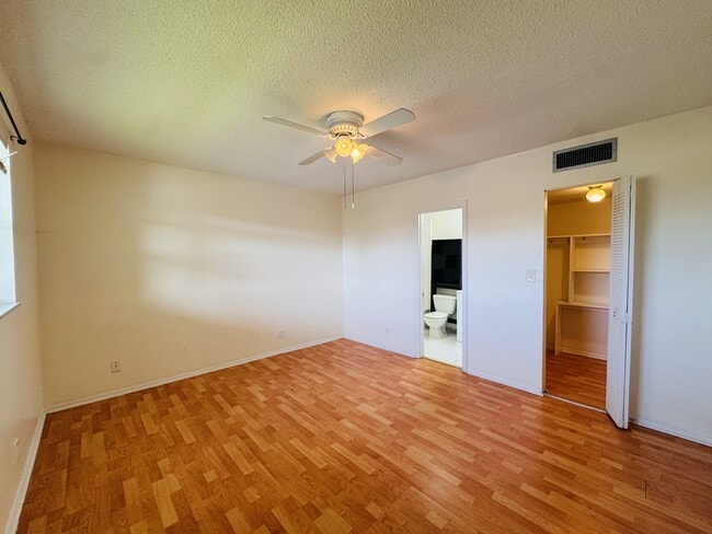 Building Photo - 8025 S Colony Cir