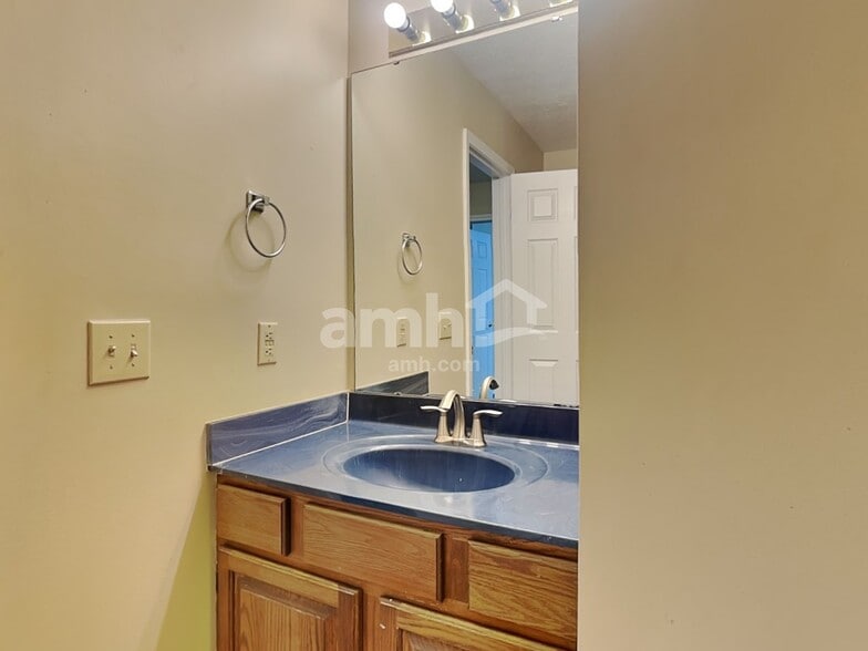 Building Photo - 297 Concord Way