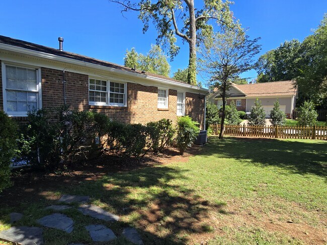 Building Photo - 3703 Hickory Hill Dr