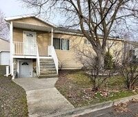 Building Photo - Thomas Duplex