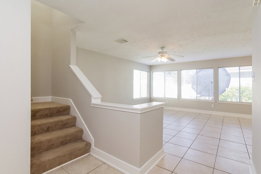 Building Photo - 10202 Farrell Dr