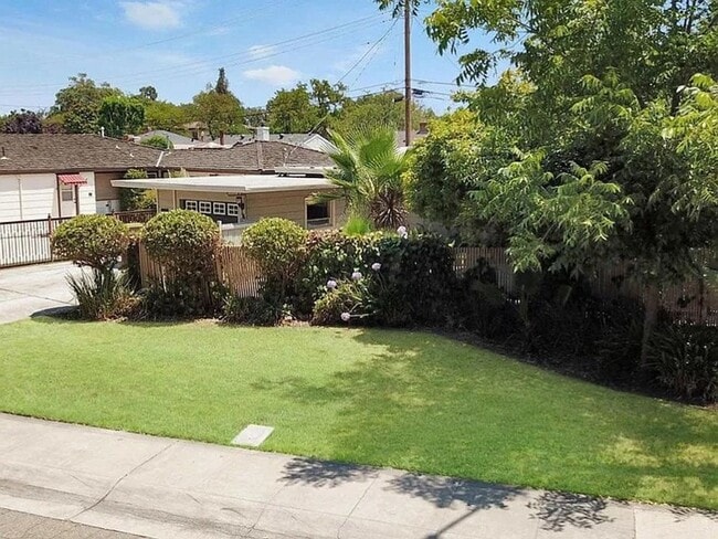Building Photo - Charming 3BR House in Stockton