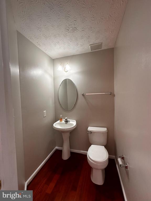 Building Photo - 2722 Thornbrook Ct