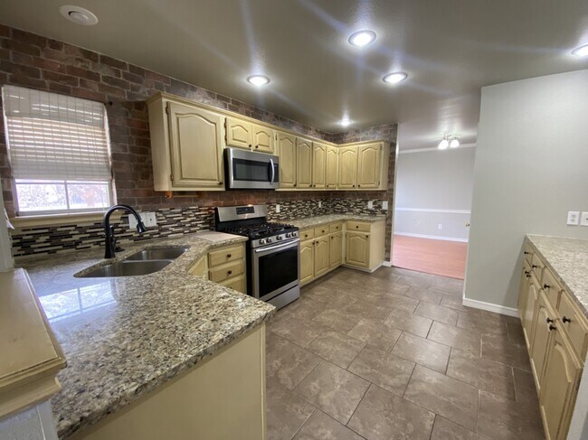 Building Photo - 3503 S Dogwood Ave