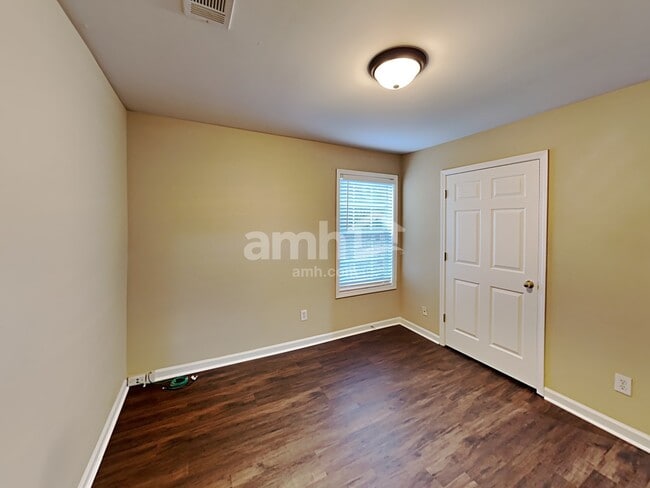 Building Photo - 1584 Silver Ridge Dr
