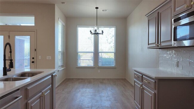 Building Photo - 3209 Grant Rd