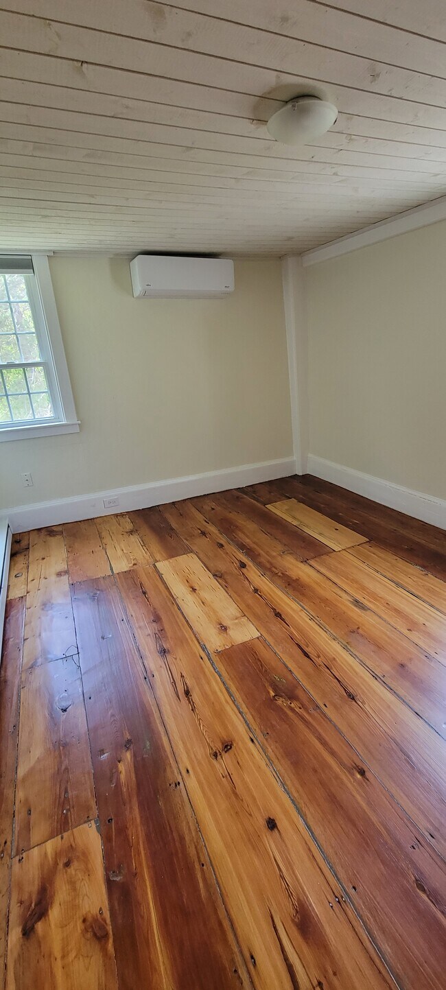 Building Photo - 45 Elm St