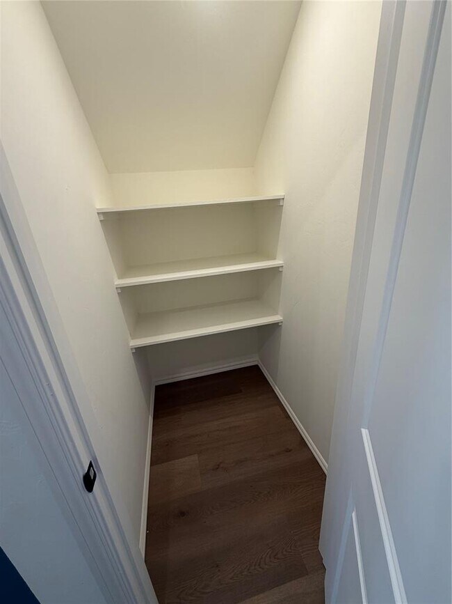 Building Photo - 301 Aaran Way