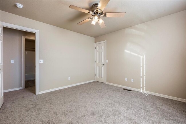Building Photo - 58 S Woodsprings Dr