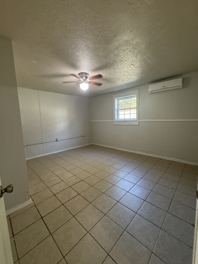 Building Photo - 20756 Old Hwy 59