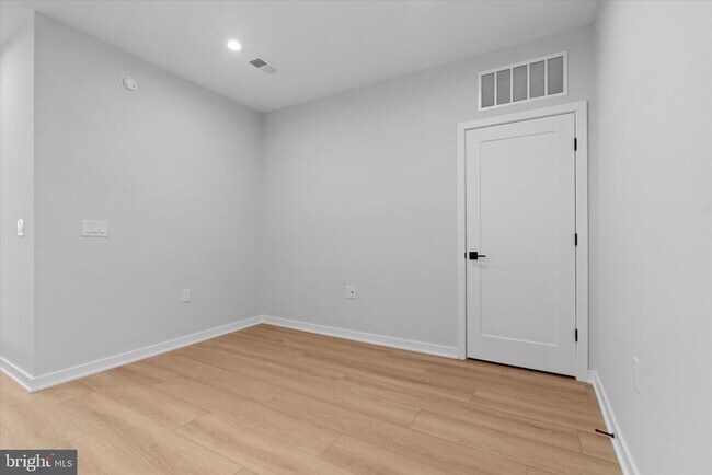 Building Photo - 4765 Sully Pt Ln