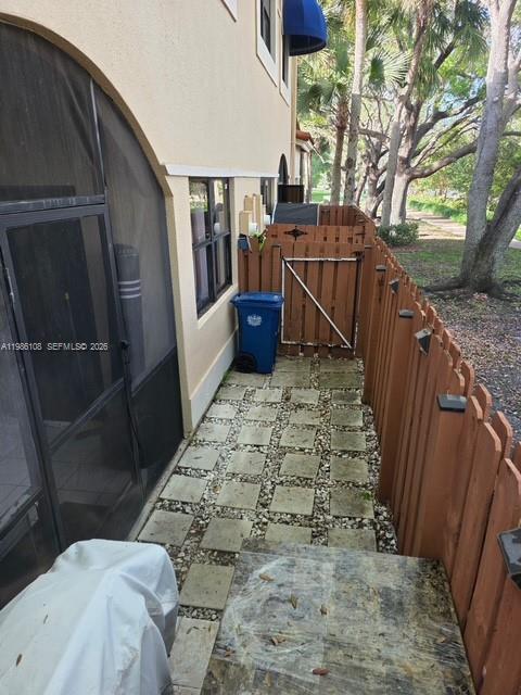 Building Photo - 513 Racquet Club Rd