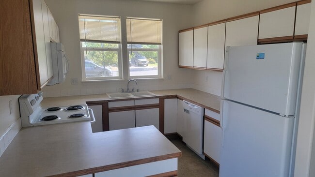 Building Photo - 3 Bedroom Home Near Fairchild Air Force Base